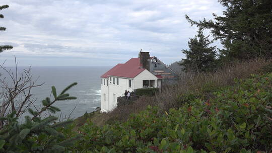 海边山上的房屋