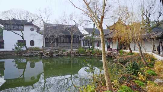 江南古典园林池塘景观