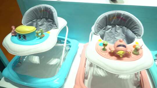 婴儿学步车展示