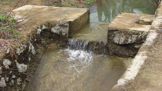 农田地里的排水沟