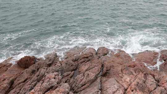 大梅沙礁石风起浪涌