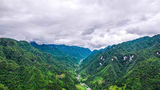 8K夏天山区山谷恶劣天气防汛航拍延时