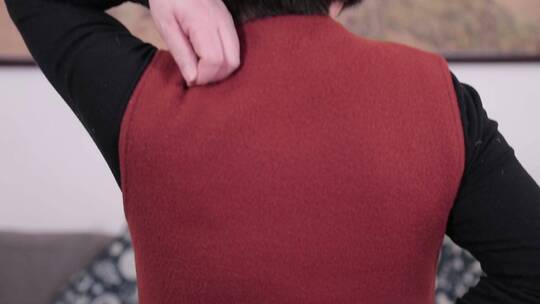 【镜头合集】背部僵硬腰酸背痛   (1)视频素材模板下载