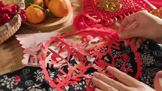 春节剪纸剪窗花红纸视频素材模板下载