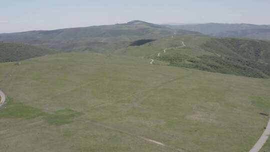 航拍内蒙古呼和浩特敕勒川高山草原夏季风光