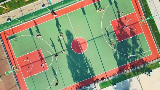 航拍篮球场全民运动打篮球剪影