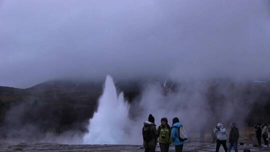 Strokkur间歇泉景观