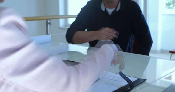 商务商业公司签约合作成功