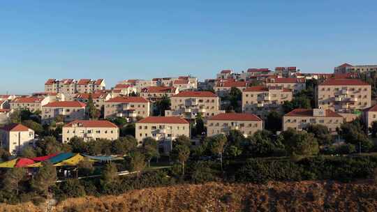 以色列和巴勒斯坦城镇被隔离墙、空中