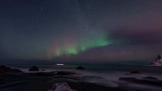 挪威罗弗敦群岛北极圈雷纳海边雪景极光延时视频素材模板下载