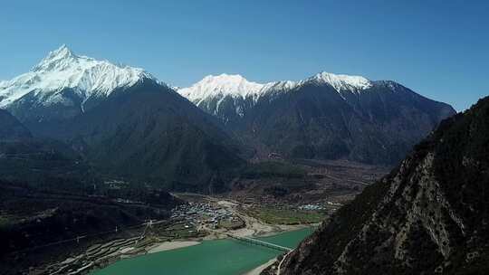 航拍西藏林芝南迦巴瓦峰雪山下的村庄河流
