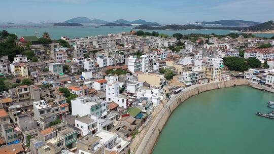 航拍漳州市东山岛南门湾海边城市小镇风景