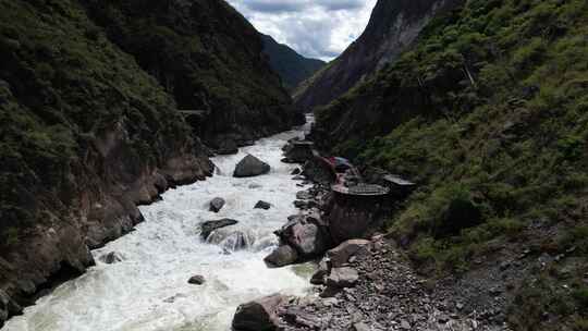 云南香格里拉藏族虎跳峡大桥航拍