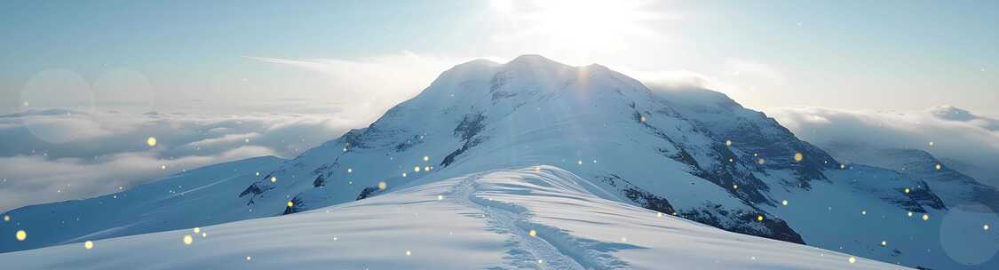 8k雪覆青山顶云开见日边大屏背景