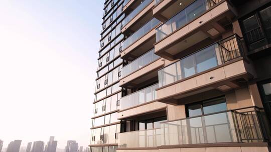 新建楼盘高层住宅蓝天下航拍视频素材模板下载