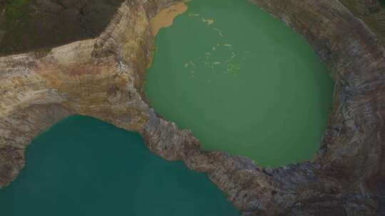 鸟瞰火山景观与湖泊，克里穆图，弗洛雷斯，