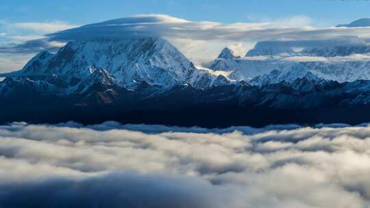 唯美 壮观的雪山云海景观