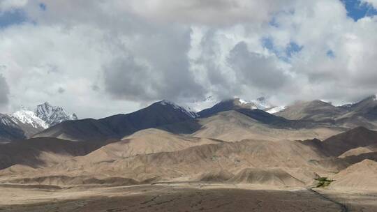 新疆 雪山 云层 大范围延时 航拍 风景 空镜