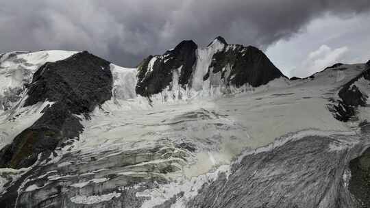 航拍川西格聂山区阿萨贡格雪山冰川风光