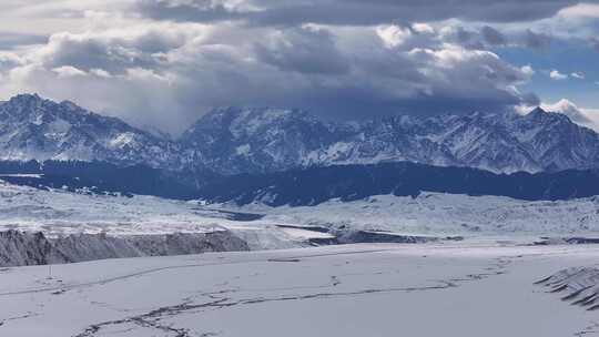 航拍冬季新疆旅游阿勒泰安集海雪山壮丽风景