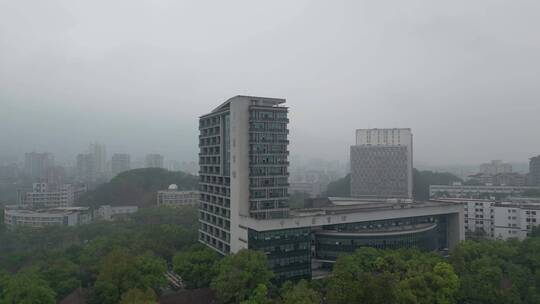 阴雨天气下的重庆西南大学中心图书馆航拍