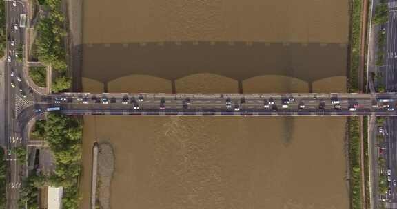 兰州黄河大桥俯拍 车水马龙