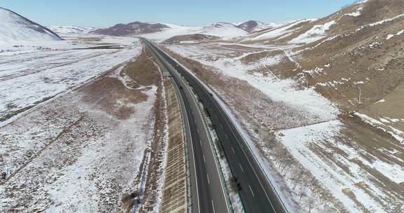 航拍内蒙古大兴安岭冬季冰雪道路