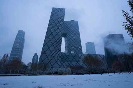 北京国贸CBD雪景中央电视台日出