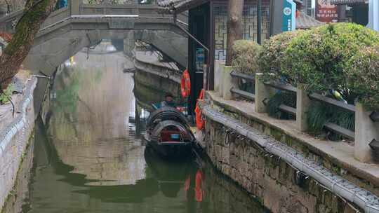 绍兴旅游沈园江南水乡石拱桥乌篷船游客视频素材模板下载