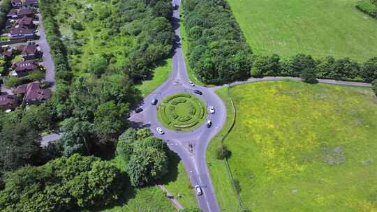 英国鸟瞰中的环形交叉路口道路系统