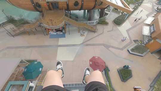 第一视角游玩游乐场跳楼机刺激设施项目