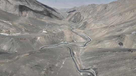 无人机航拍新疆盘龙古道沿路地质地貌景观