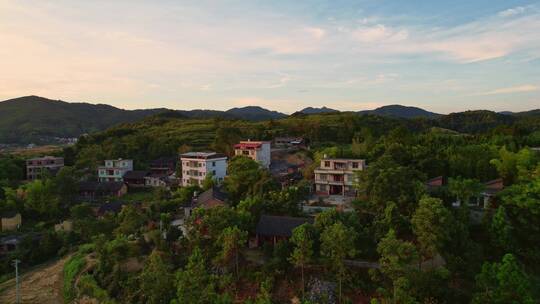 航拍贫困落后的山区农村