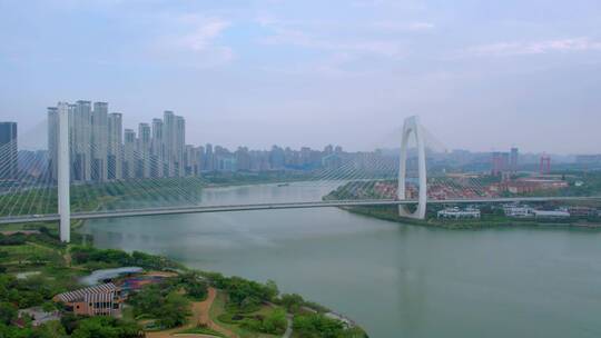 南宁青山大桥邕江航拍地标蓝天白云视频素材模板下载