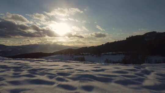 雪，山，针叶树，太阳