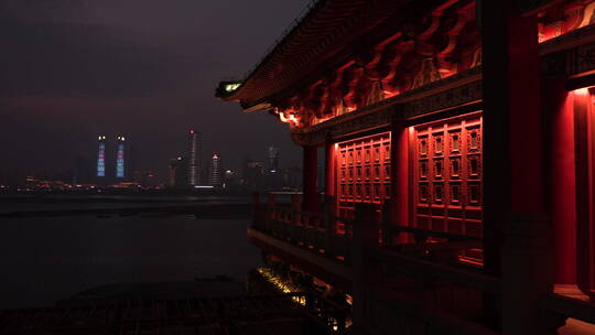 南昌滕王阁楼夜景灯光与赣江对岸的建筑