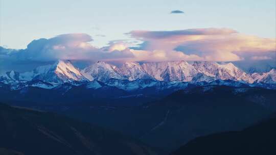 贡嘎雪山蜀山之王云层光影变化延时