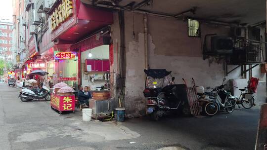 城市街道马路建筑步行街街商铺菜市场人流