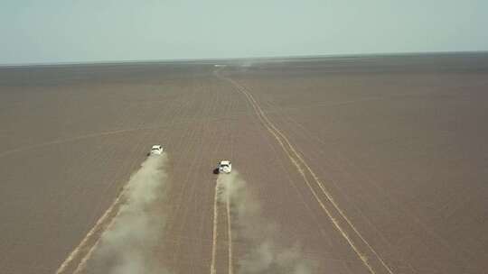 4K航拍越野车在无人区沙漠荒地D-LOG格式