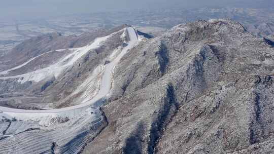 内蒙古呼和浩特马鬃山滑雪场缆车雪景航拍