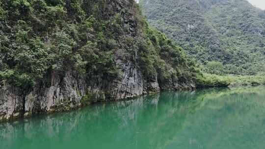 江边沿江流水河道