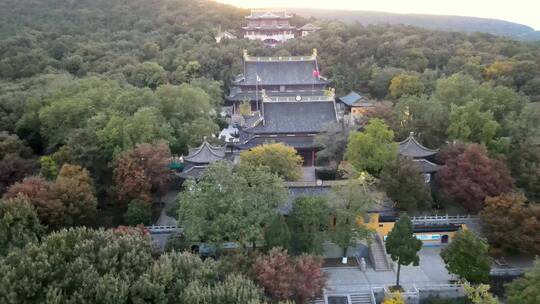 夕阳沐浴下的常熟虞山三峰清凉禅寺