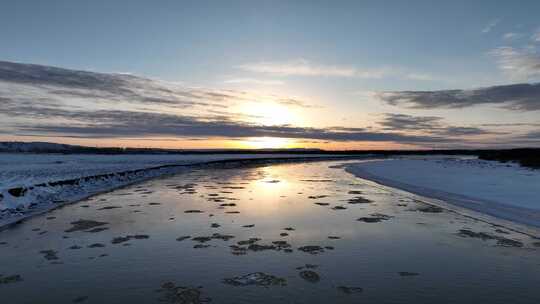 河水冰凌夕阳美景