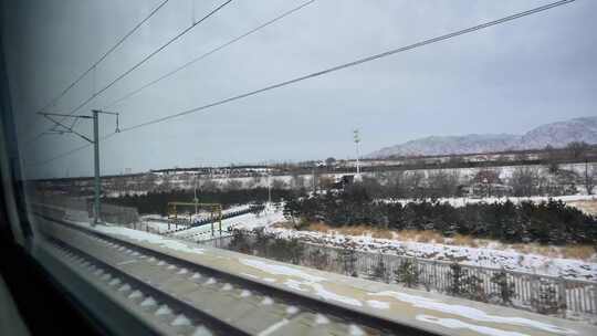 火车窗外冬日雪景铁路风光