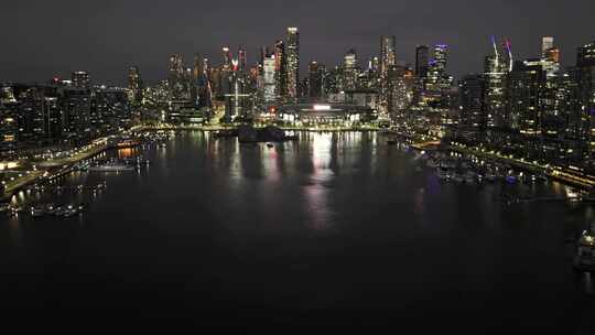 航拍墨尔本市中心摩天大楼日落港口夜景灯光