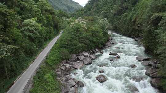 西藏墨脱G559扎墨公路雅鲁藏布航拍风光