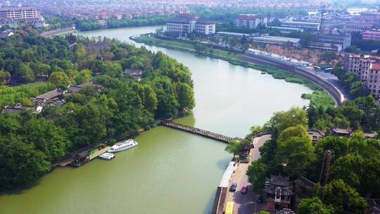 浦阳江两旁航拍诸暨城区现代城市风光