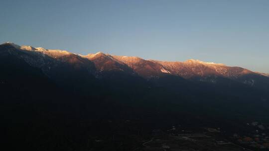 大理苍山日照金山风光