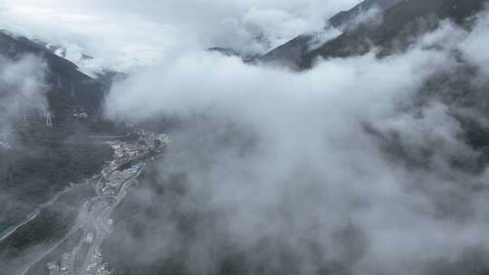 航拍四川省甘孜藏族自治州康定县县城风光