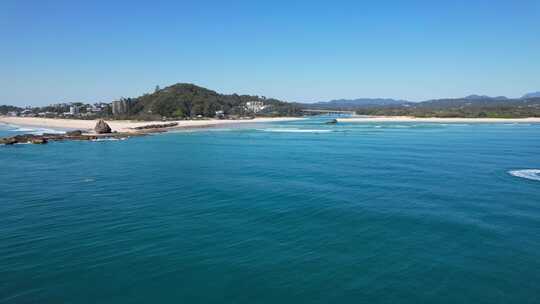 夏季在棕榈滩旁边的库伦宾海滩喷气滑雪-昆